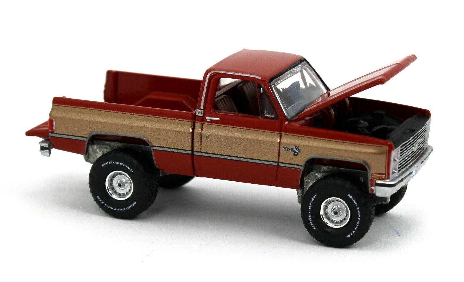 Auto World Exclusives 1983 Chevy Silverado K10 Fleetside Red Gold 1:64